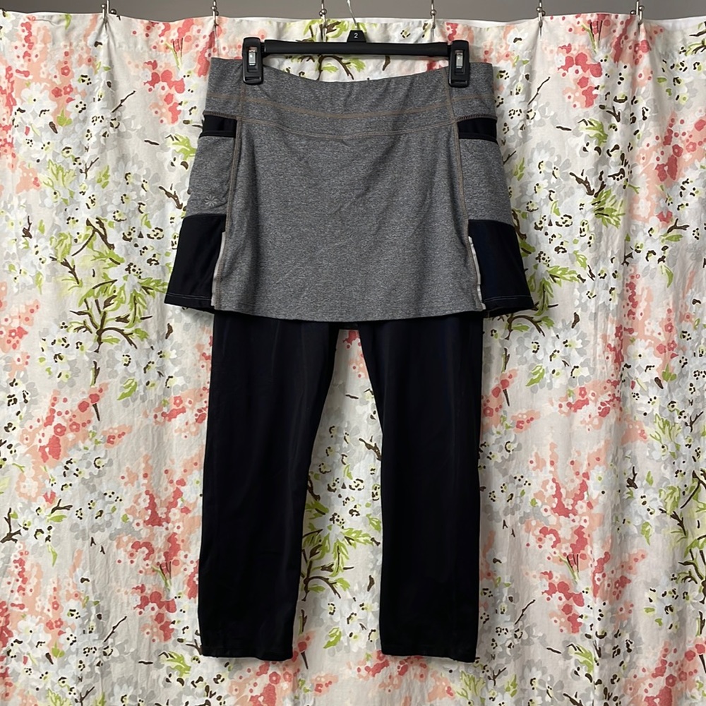 ATHLETA size L (tall) yoga pants with skirt